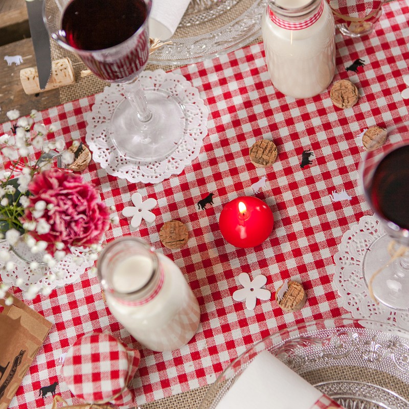 Chemin De Table Vichy En Tissu Blanc Rouge Maplusbelledeco Com Chemin De Table Vichy En Tissu Blanc Rouge Maplusbelledeco Com