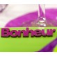 Mots « BONHEUR » sur sticker prune