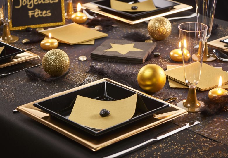 Decoration table nouvel an noir et or